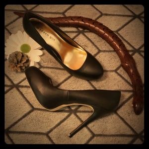 Madden Girl Black Pumps 10